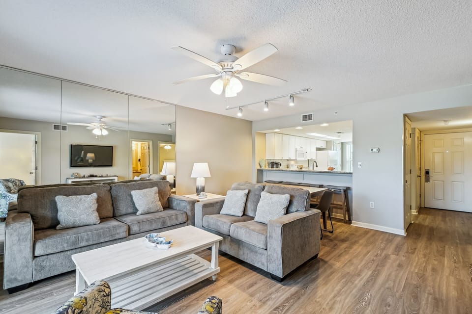 Condo, 2 Bedrooms | Living area