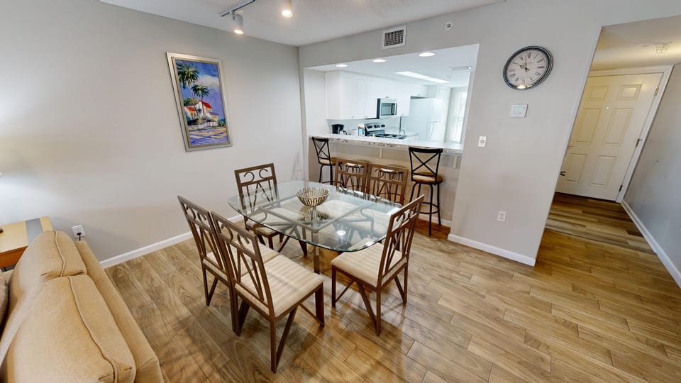 Condo, 2 Bedrooms | Dining