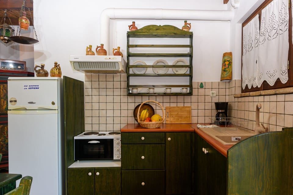Apartment | Private kitchen | Fridge, oven, stovetop, coffee/tea maker
