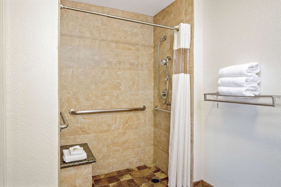 Room, 1 Queen Bed, Accessible, Non Smoking (Mobility Accessible) | Accessible bathroom