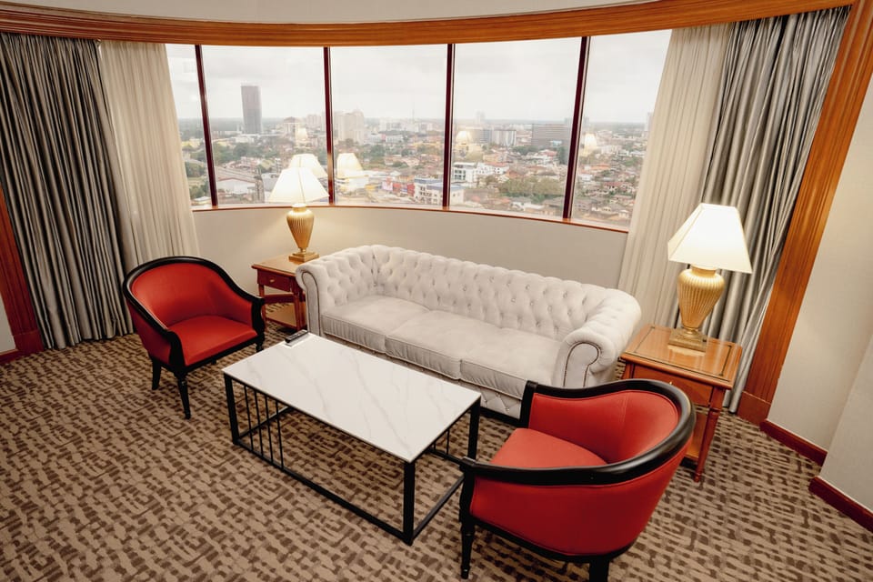 Kota Bharu Suite | Minibar, in-room safe, desk, soundproofing