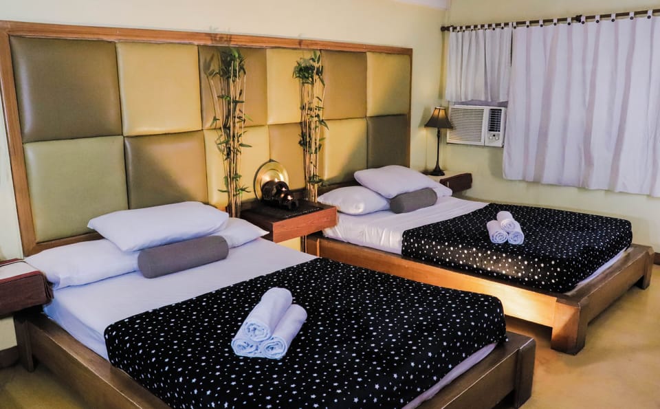 Suite by Sprout Rooms | Desk, laptop workspace, blackout drapes, free WiFi