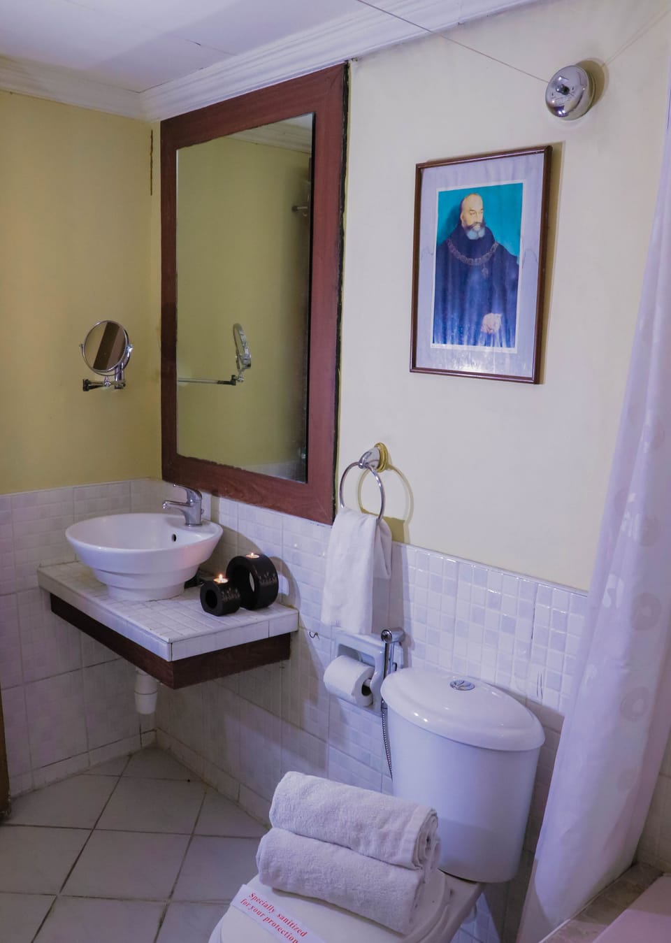 Free toiletries, slippers, bidet, towels