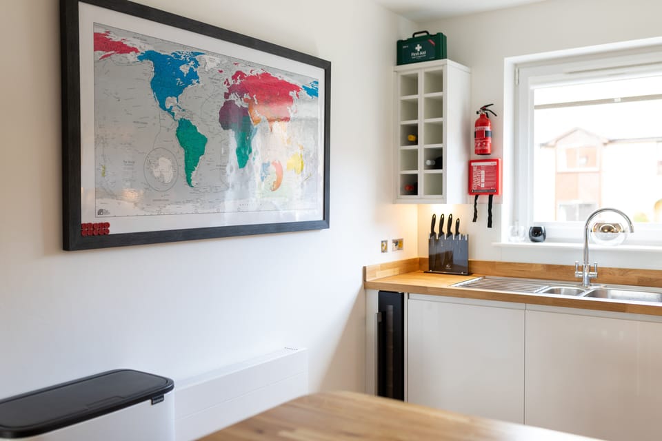 Designer kitchen (Bosch / AEG wine fridges, white goods and appliances)