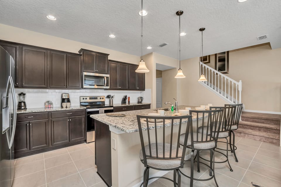 Kitchen with breakfast bar