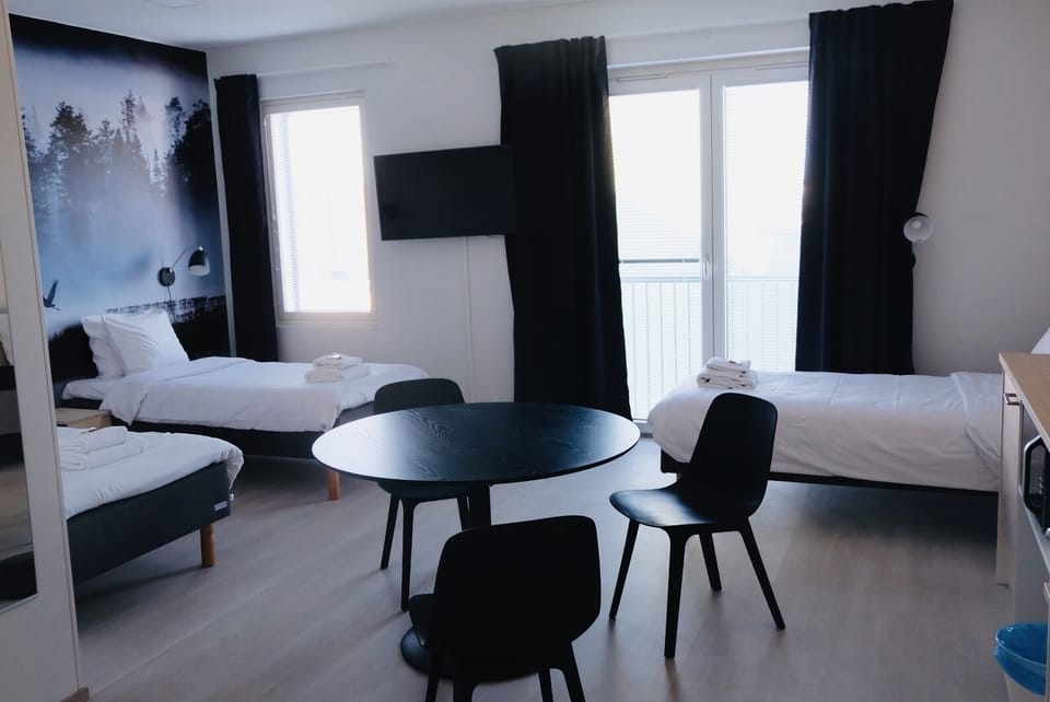 Triple Room | Desk, free WiFi, bed sheets