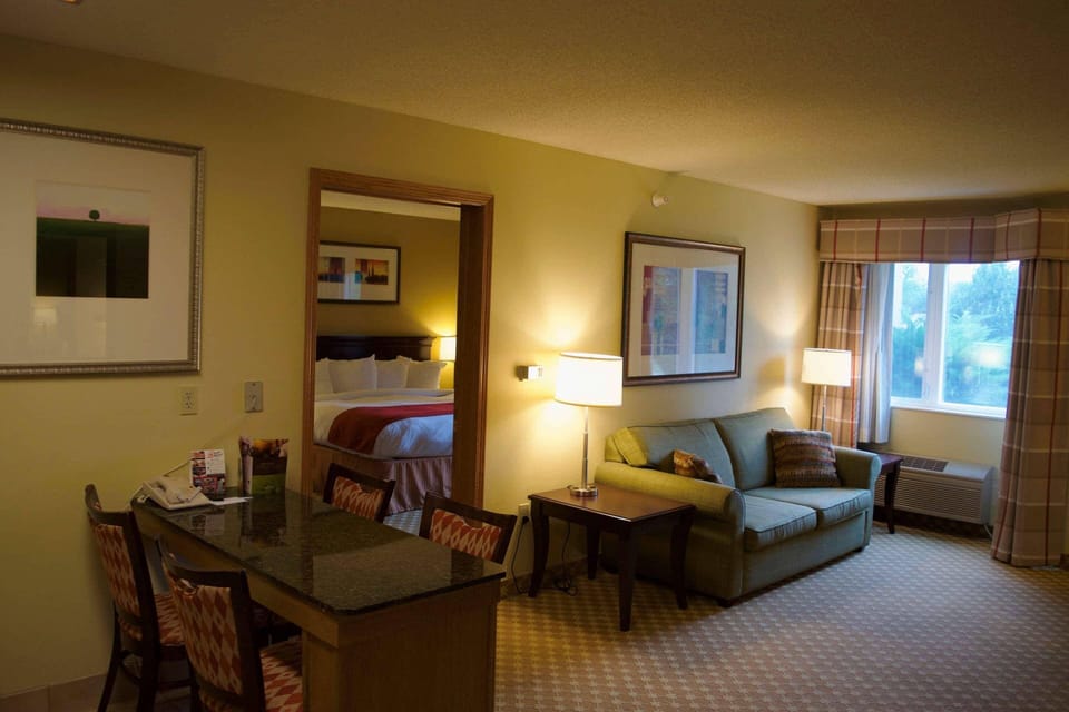 Suite, 1 Bedroom, Non Smoking | Premium bedding, in-room safe, desk, laptop workspace