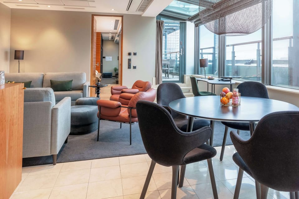Presidential Suite | Minibar, in-room safe, desk, iron/ironing board