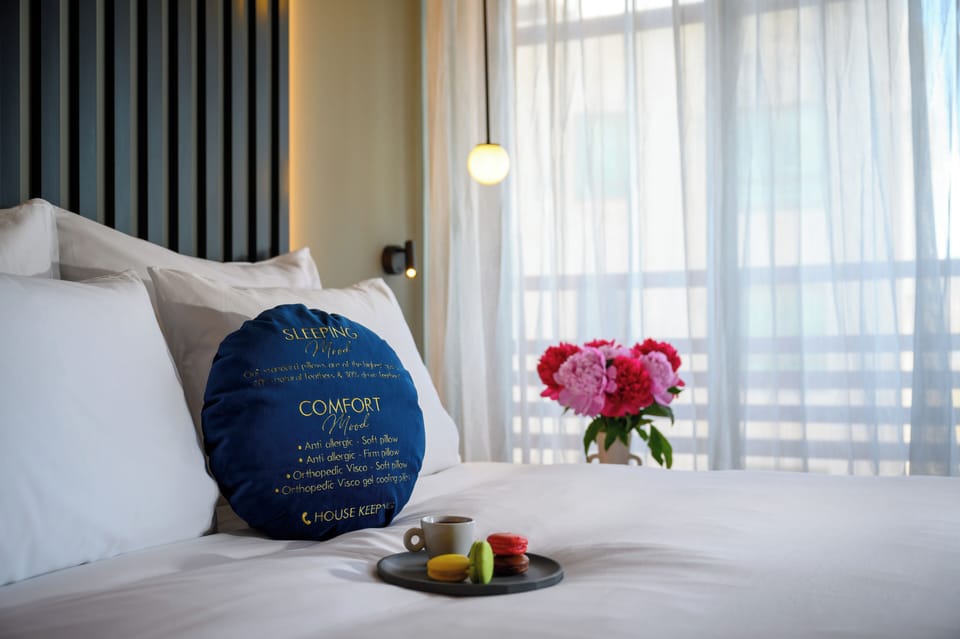 Deluxe Double Room | 1 bedroom, in-room safe, desk, iron/ironing board
