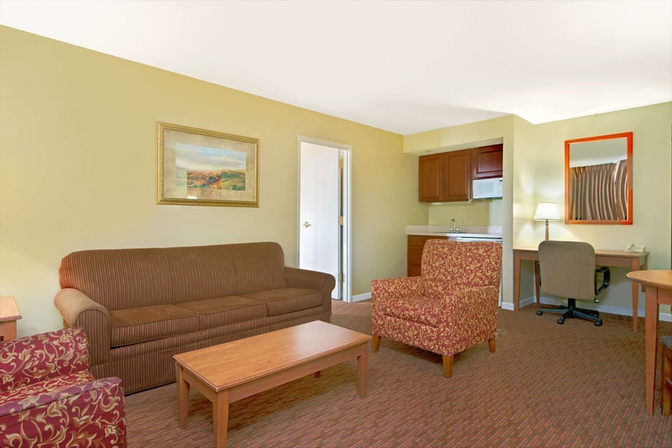 Standard Suite, 2 Double Beds, Non Smoking (One-Bedroom) | Iron/ironing board, free cribs/infant beds, rollaway beds, free WiFi