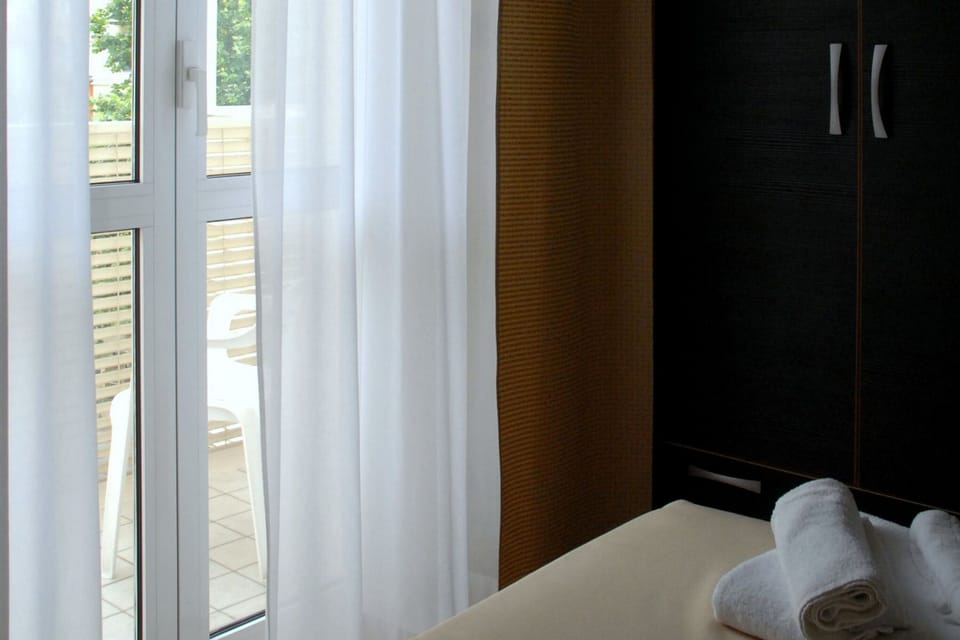 Classic Single Room | Minibar, in-room safe, desk, free WiFi