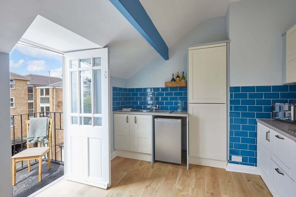 Emerald Hideaway, Saltburn-by-the-Sea - Host & Stay