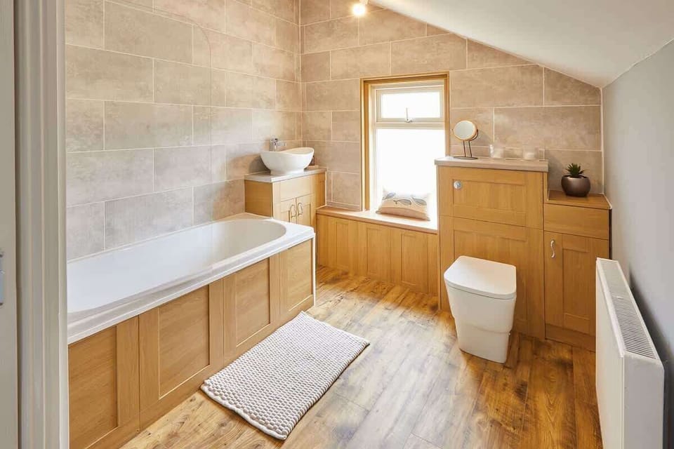 Emerald Hideaway, Saltburn-by-the-Sea - Host & Stay