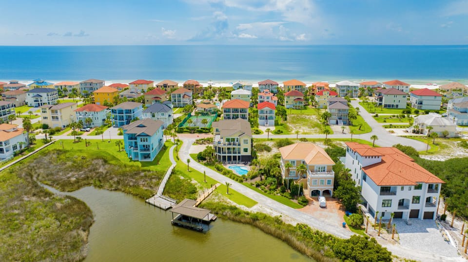 Pet-friendly home located the desired Laguna Key neighborhood in Gulf Shores