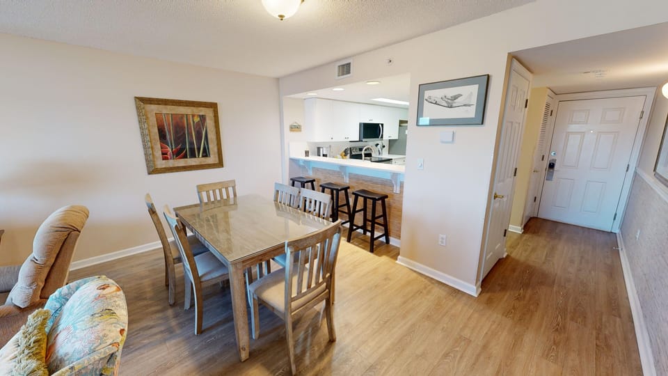 Condo, 2 Bedrooms | Dining