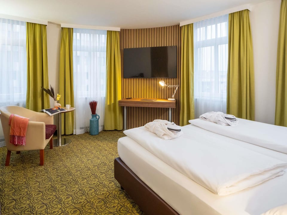 Privilege, Room, 1 Double Bed | Desk, iron/ironing board, free cribs/infant beds, free WiFi
