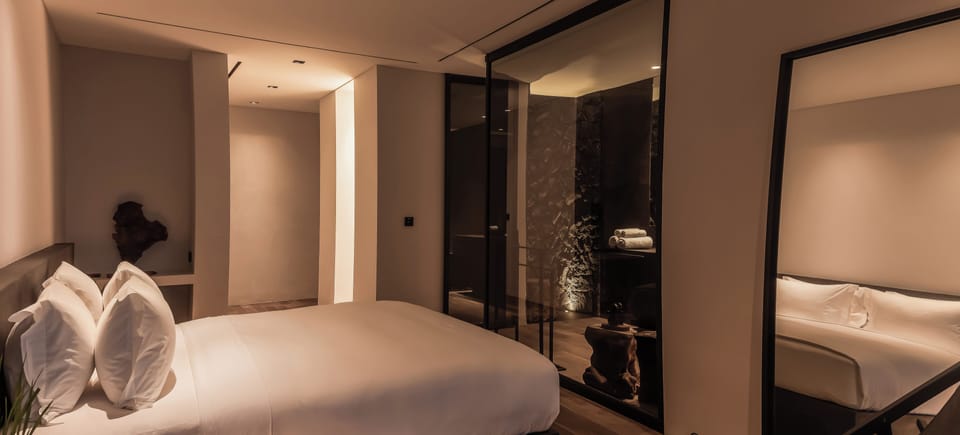 Premium bedding, minibar, in-room safe, WiFi (free)
