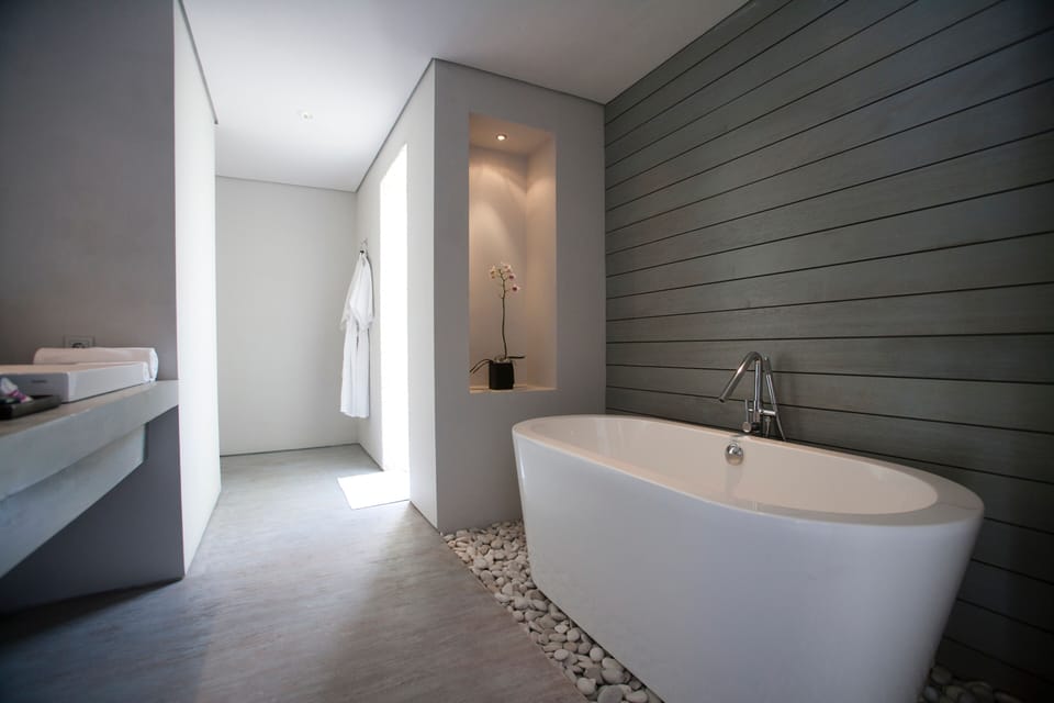 Luxury Lodge Suite, Ocean View | Premium bedding, minibar, in-room safe, WiFi (free)