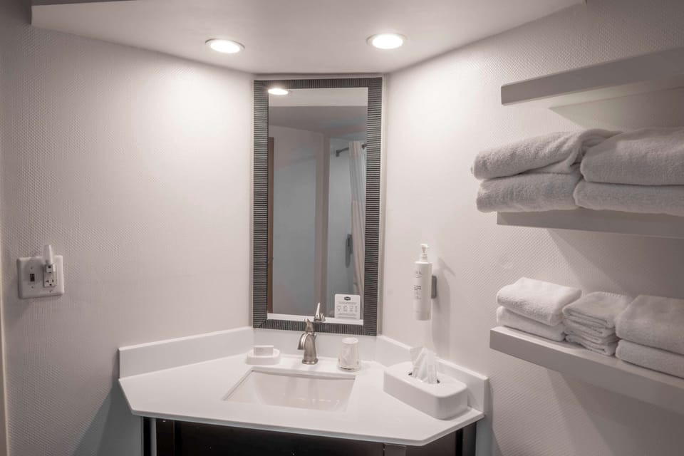 Room, 2 Queen Beds, Non Smoking | Bathroom | Free toiletries, hair dryer, towels