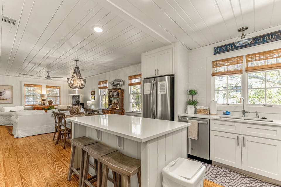 Kitchen
(Top Floor)