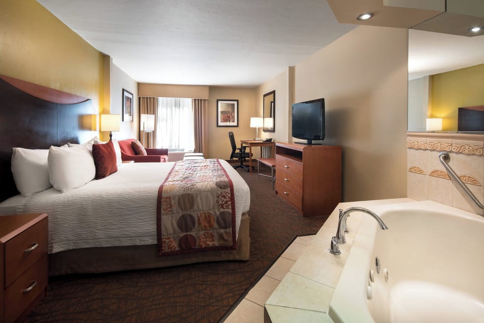 Room, 1 King Bed with Sofa bed, Bathtub | Pool | Outdoor pool