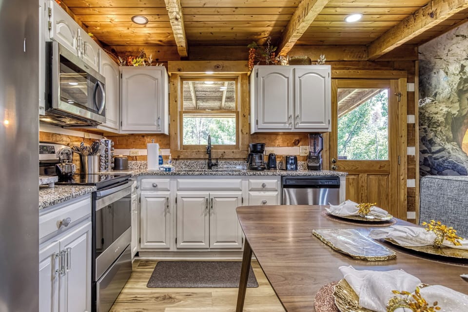 Log Cabin in the Smokies "Secluded Summit" - Fully furnished kitchen with stainless steel appliances