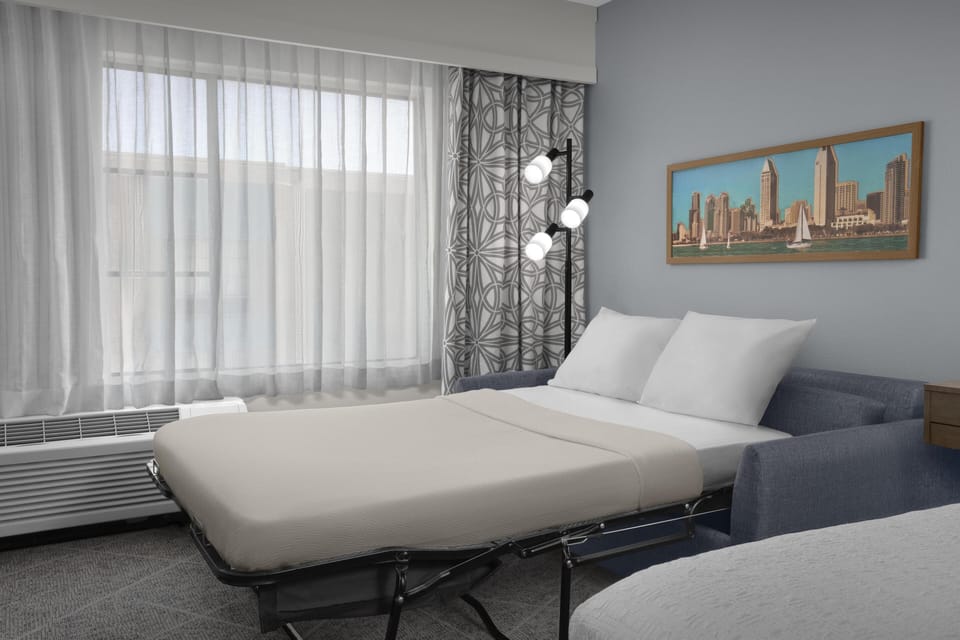 Room, 1 King Bed with Sofa bed, Non Smoking (Study) | Living area | 32-inch LCD TV with premium channels, TV