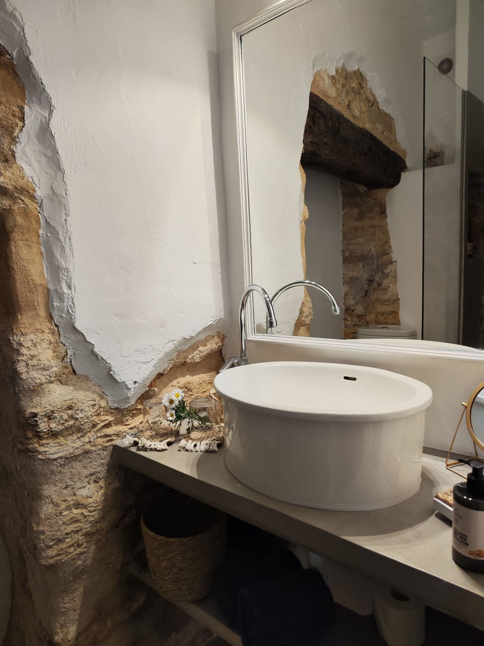 Superior Double Room | Bathroom | Shower, hair dryer, bathrobes, towels
