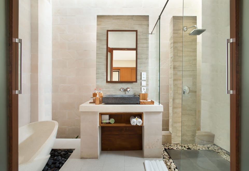 Separate tub and shower, deep soaking tub, rainfall showerhead