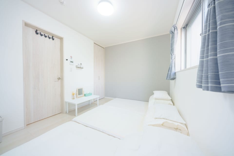 201 | Down comforters, iron/ironing board, free WiFi, bed sheets