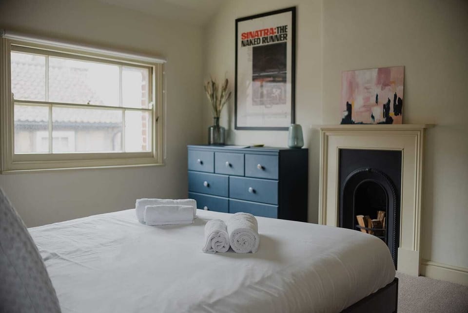 Bedroom 2 with King Size bed (2nd floor)