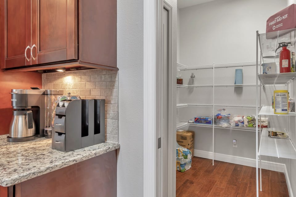 Walk-in Pantry Area