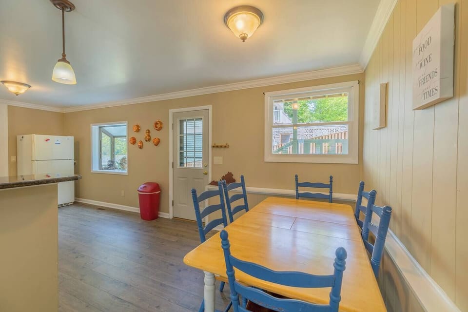 Dining Area. 