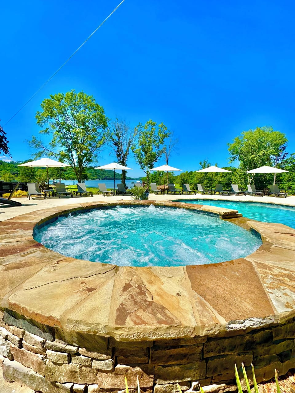 Hot tub! Just looks how nice!! *Common Area
