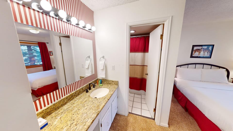2nd Bedroom Private Bath - 2nd Bedroom Private Bath