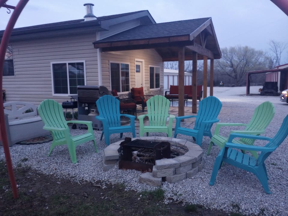 Fire pit with 6 Adirondack chairs