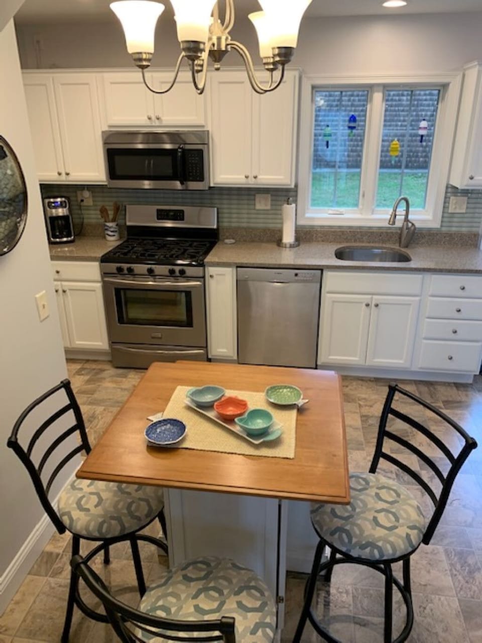 Fully equipped kitchen.