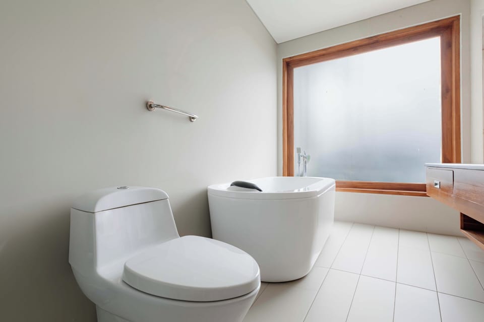 Suite | Bathroom | Shower, towels