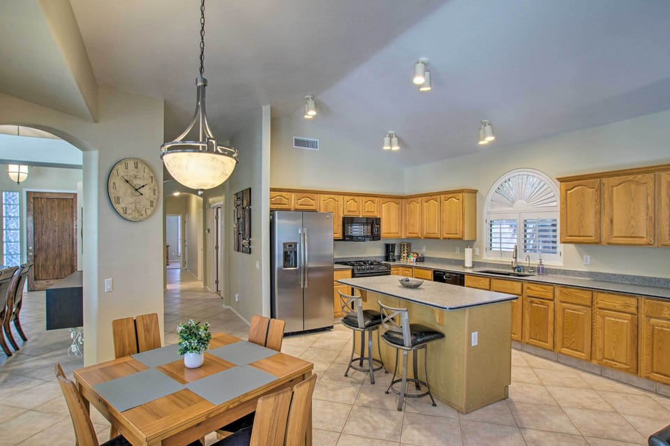 Fully Equipped Kitchen: Breakfast Bar | Cooking Basics | Ample Counter Space