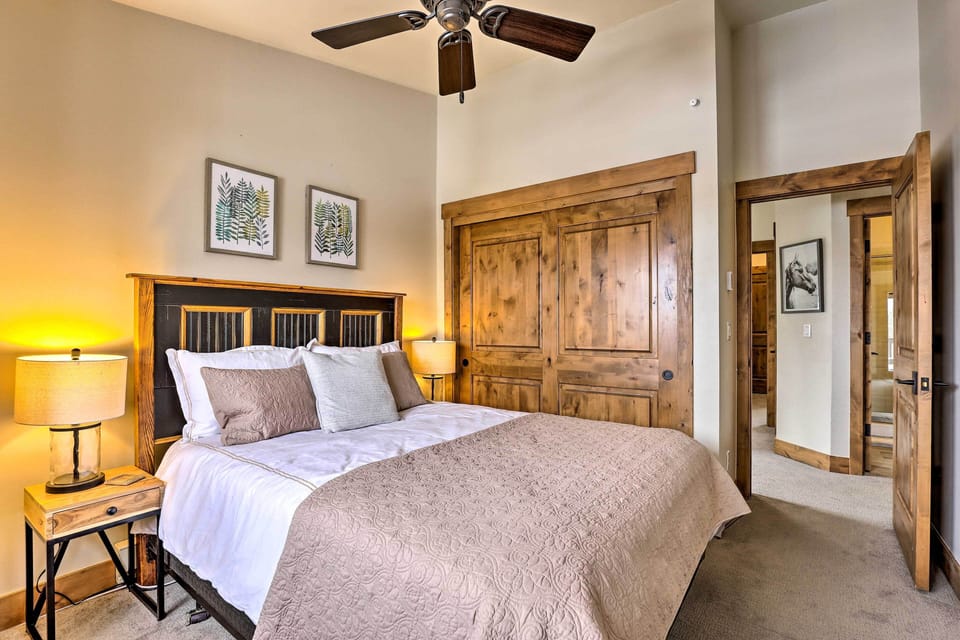 Bedroom 2 | Queen Bed
