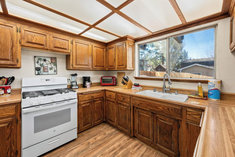 Kitchen - Full Open Kitchen with newer appliances.