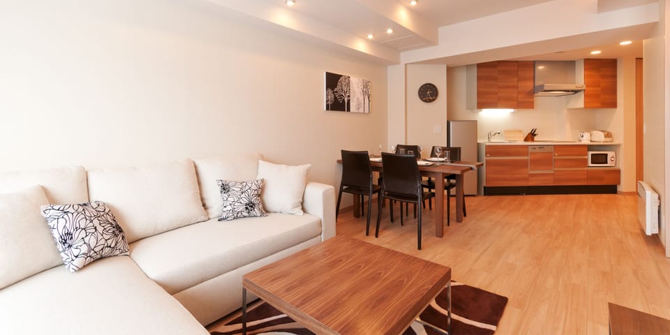 Premium 1 Bedroom (1 Double Bed or 2 Single Bed) | Free cribs/infant beds, free WiFi, bed sheets