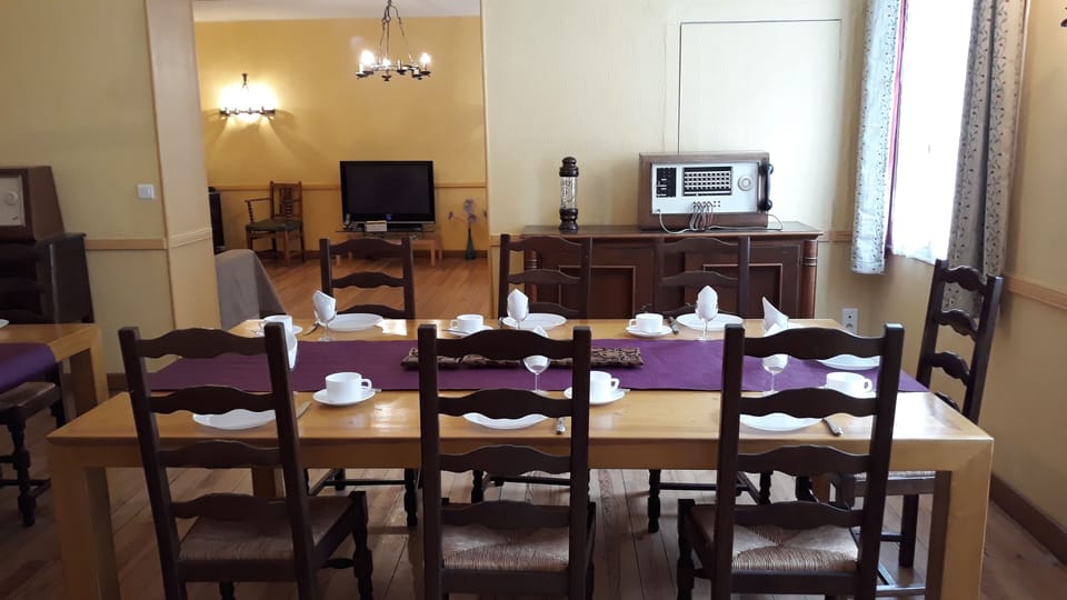 Part of Dining room 1