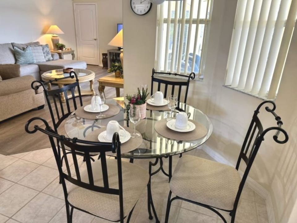 Villa, 4 Bedrooms, Private Pool, Garden View | Dining