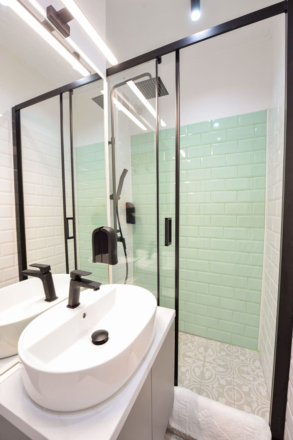 Park Studio Cismigiu Gardens - Quiet Room - Smart Tv House in Bucharest