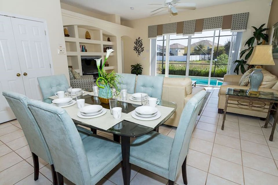 Villa, 4 Bedrooms, Private Pool, Garden View | Dining room