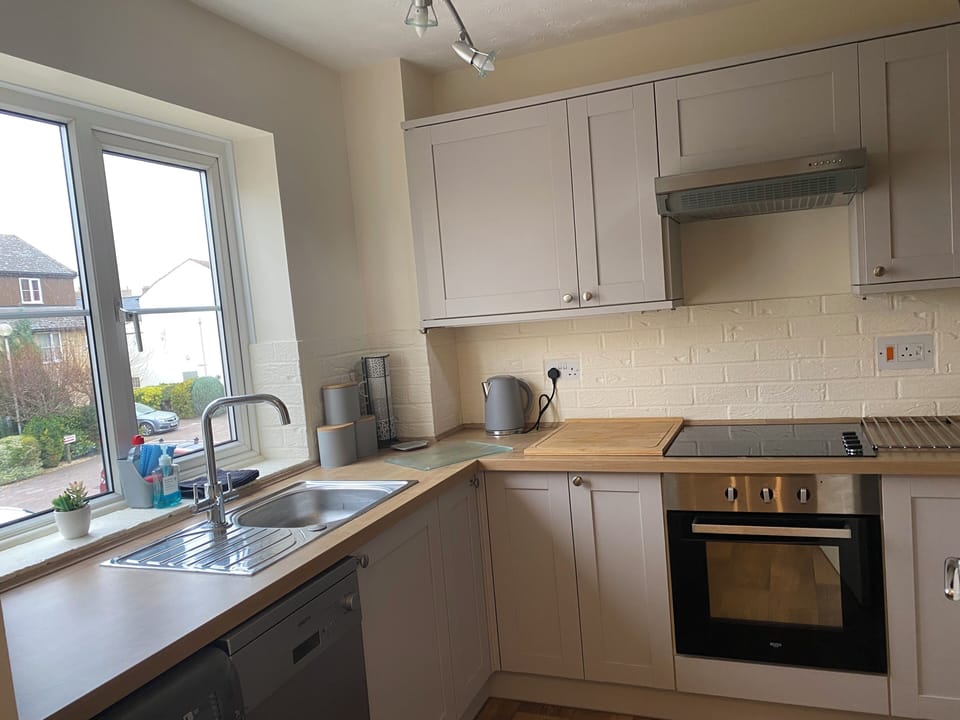 House, 3 Bedrooms, Balcony, River View | Private kitchen | Fridge, microwave, dishwasher, electric kettle