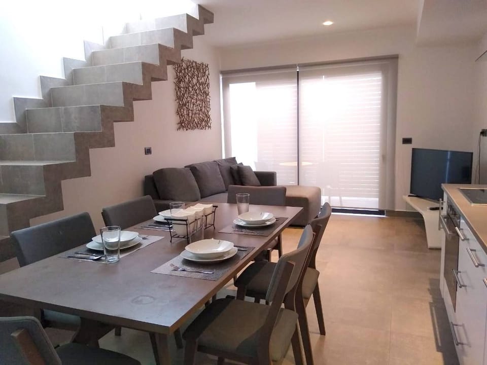 Condo, 2 Bedrooms, Private Pool, City View | Dining