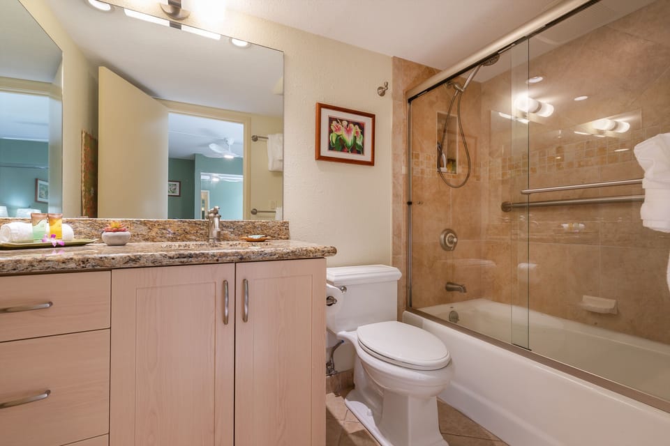 Island Sands 606 Guest Bathroom Suite