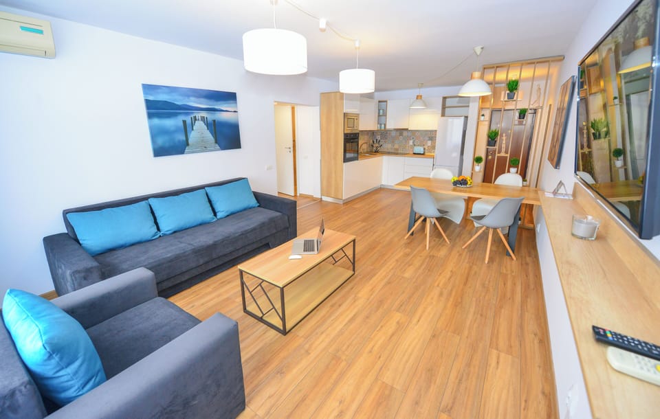 Apartment, 2 Bedrooms, Smoking, Balcony | Living area